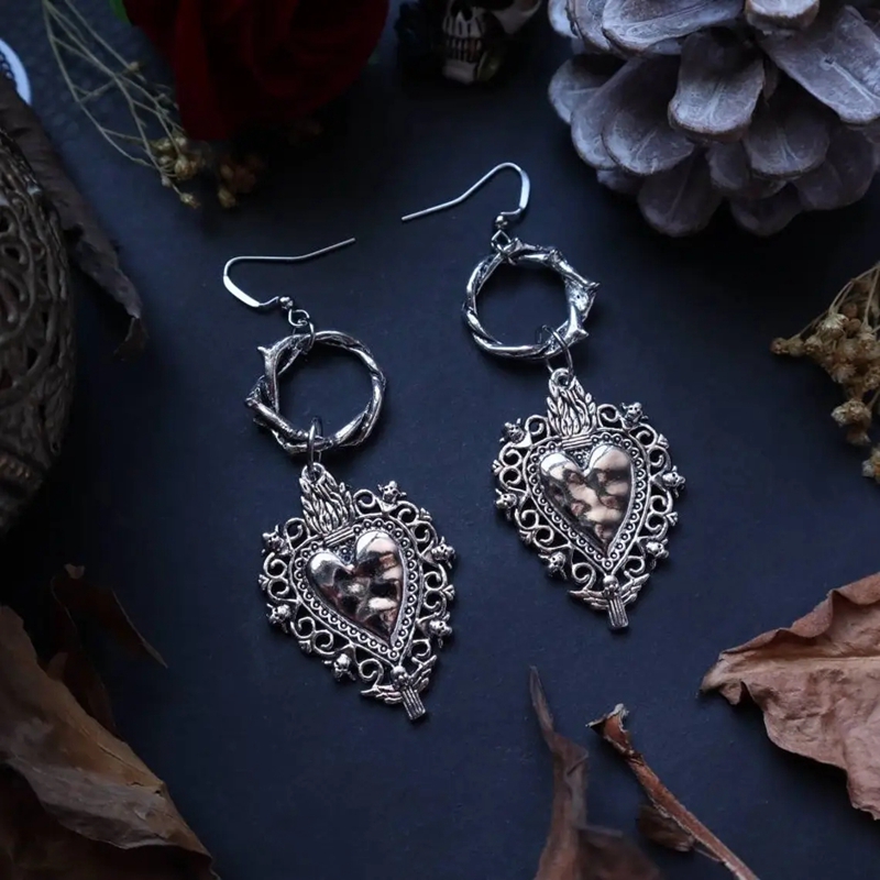 Gothic Heart Circle Dangle Ear - огляд і ціна Vintage Victorian Fashion