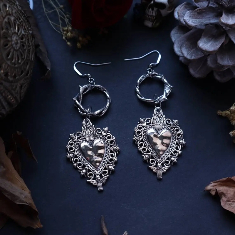Gothic Heart Circle Dangle Ear - огляд і ціна Vintage Victorian Fashion