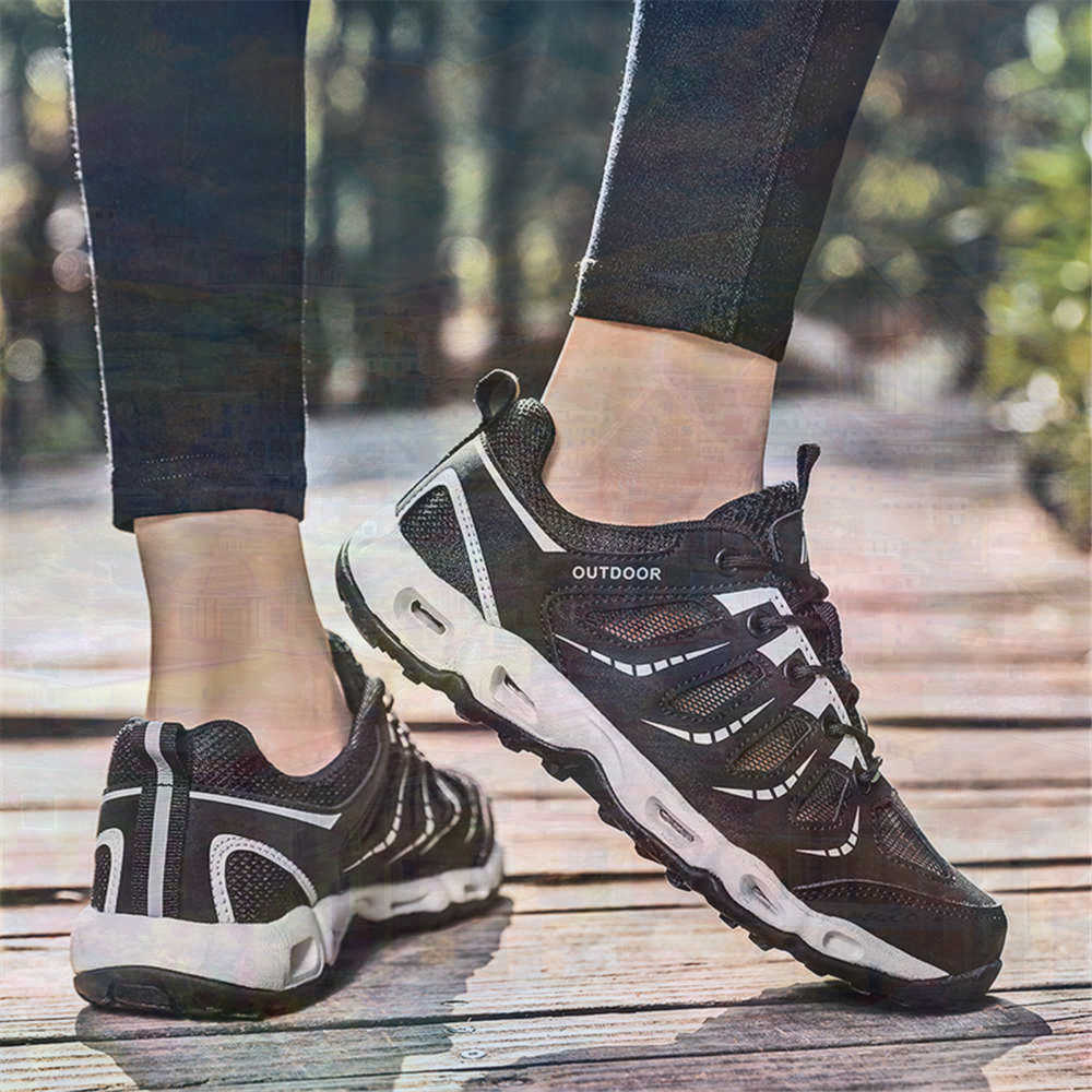 Sumer Round Tip Silver Sneaker - огляд і ціна Vintage Fashion Resale